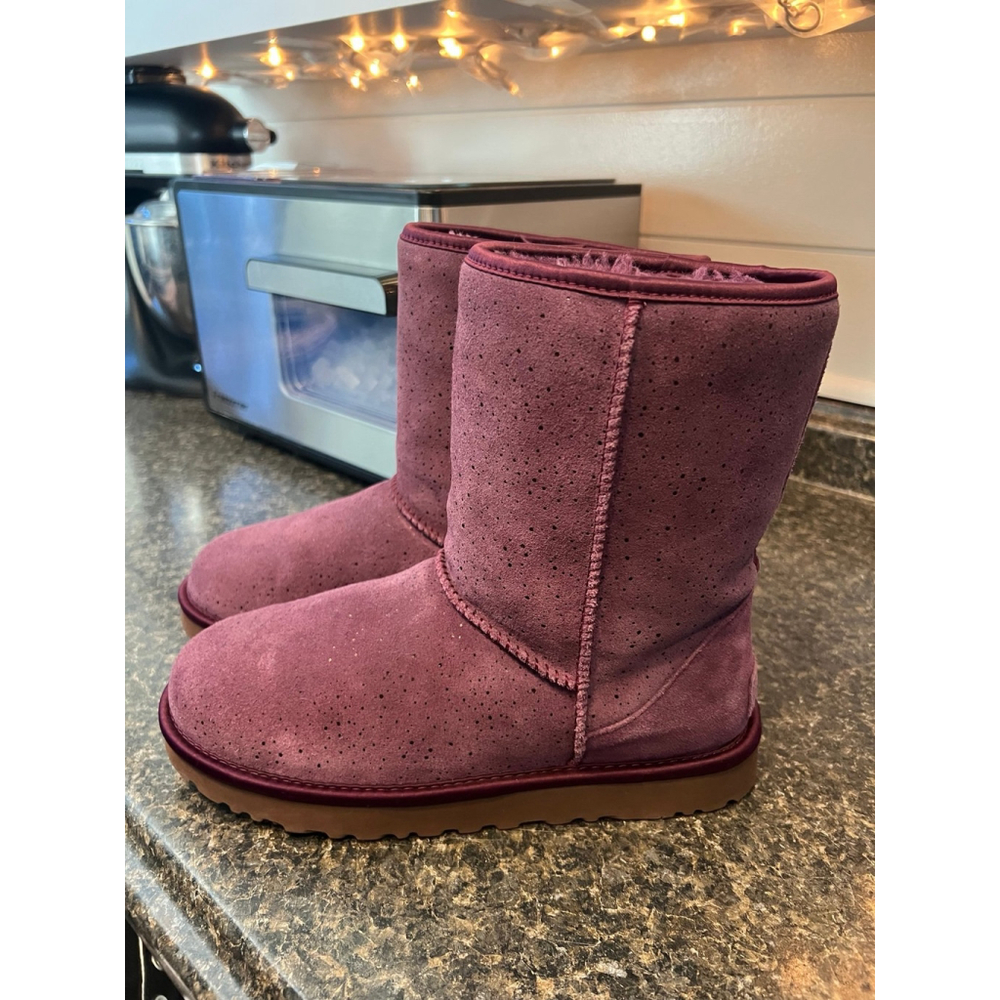 UGG® Women's Classic Short Metallic Booties Size 9 - Picture 5 of 11